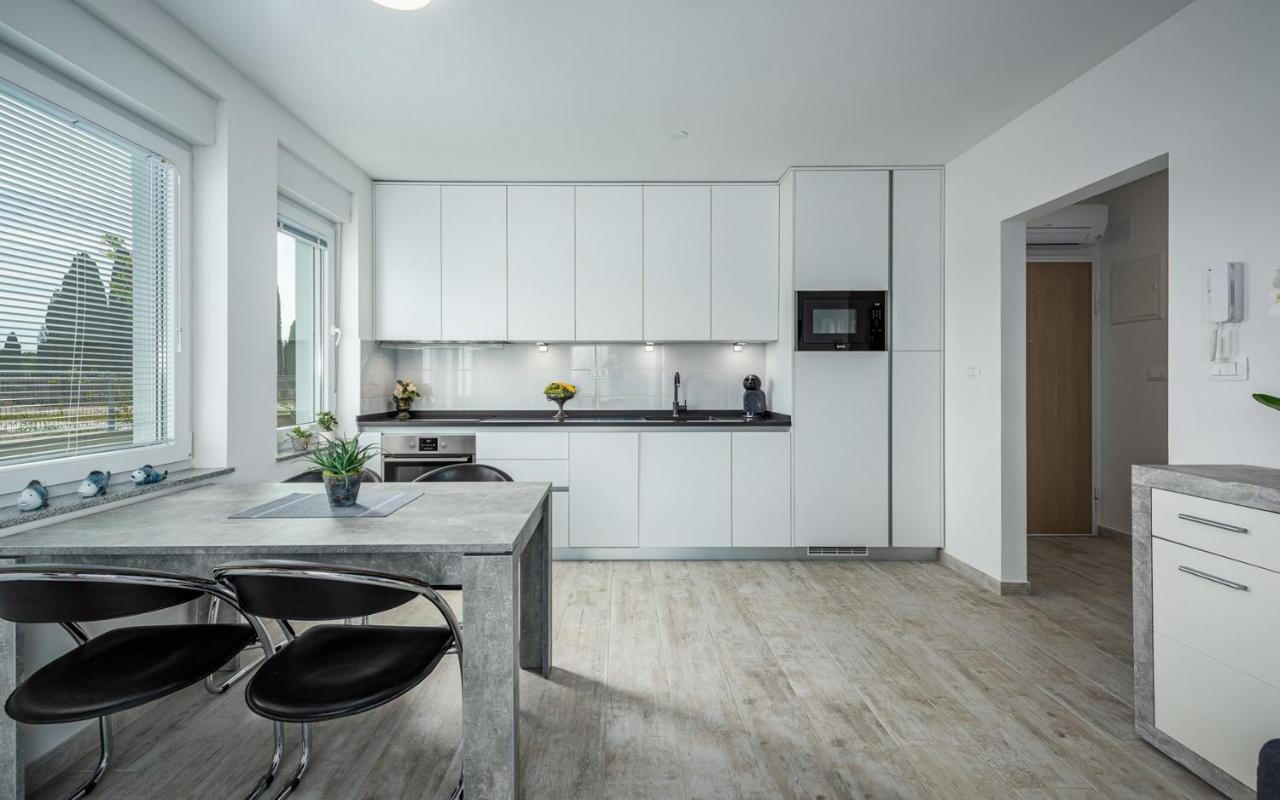 Sofia House With Apartment Umag Exterior photo